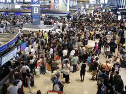 La aerolínea sigue investigando las causas del problema que causó un apagón el lunes, y apunta que no hay indicios de hackeo. AP / S. Kambayashi