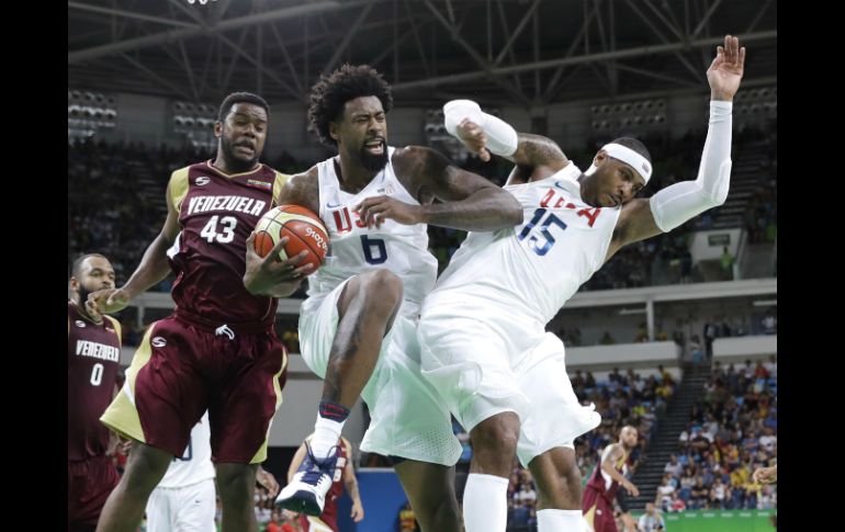 Los del país de ''las barras y las estrellas'' son un espectáculo en el torneo de baloncesto de los Juegos Olímpicos. AP / E. Gay