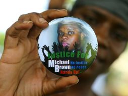 La demanda fue presentada este martes en el segundo aniversario de la muerte a tiros de Brown. AP / C. Compton