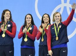 Es el tercer oro para Ledecky, de 19 años, que subió al podio con Allison Schmitt, Leah Smith y Maya Dirado. AP / M. Meissner