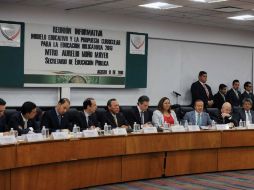 Nuño Mayer presenta ante los legisladores los tres documentos que componen el nuevo modelo educativo. TWITTER / @Mx_Diputados