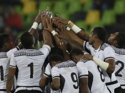 Fiji ganó a Japón la primera semifinal por 20-5 y se aseguró la primera medalla olímpica de la historia del país. AP / T. Hadebe