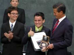 El Mandatario felicitó la visión crítica y creativa de la juventud, además les manifestó su admiración aseverando son gran inspiración. TWITTER / @PresidenciaMX