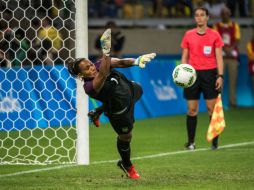 Bárbara, la portera brasileña, detiene uno de los tiros penaltis. AFP / G. Andrade