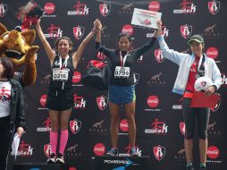 Las ganadores de la rama femenil en el momento de ser premiadas. EL INFORMADOR / R.Tamayo