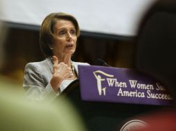 Luego de recibir mensajes obscenos, la demócrata Nancy Pelosi señaló que cambiará su número y aconsejó a sus colegas hacer lo mismo. AP / ARCHIVO