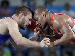 Davit Chakvetadze de azul y  Zhan Beleniuk de rojo. AP / C.Riedel