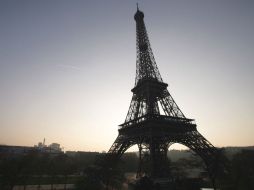 Atracciones como la Torre Eiffel, el Arco del Triunfo y el Louvre te esperan en París. AFP / ARCHIVO