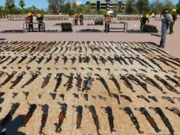 El proceso de destrucción del armamento se lleva a cabo mediante el método de aplastamiento con maquinaria pesada. TWITTER / @SEDENAmx