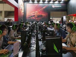 El uso excesivo de videojuegos representa un grave problema de salud entre los jóvenes ya que puede provocar sedentarismo. EFE / ARCHIVO