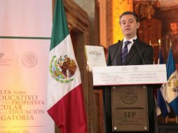 Nuño Mayer reconoció la labor de los maestros mexicanos. TWITTER / @SEP_mx