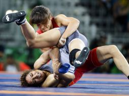 La japonesa Icho aplica una llave a la competidora rusa. AP / M.Schreiber