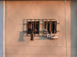 Testimonios indican que algunos detenidos tenían que turnarse para poder dormir en las células abarrotadas; varios murieron asfixiados. EFE / ARCHIVO