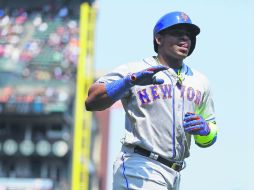 Yoenis Céspedes. El cubano festeja uno de los dos jonrones de ayer. AP /