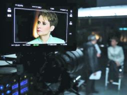 Denise Maerker durante la grabación de un promocional. ESPECIAL /