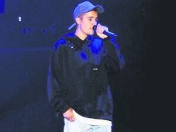 En redes sociales se afirmó que esta fue una de las peores presentaciones que el cantante ha ofrecido en toda su carrera. ESPECIAL /