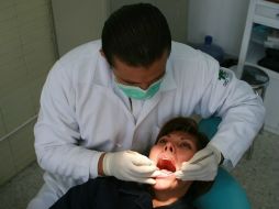 Mediante una breve consulta con el dentista es posible detectar problemas crónico-degenerativos. EL INFORMADOR / ARCHIVO