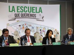 David Calderón, Juan Pablo Castañón, Viridiana Ríos y Claudio X. González. Presentación de ''Cómo construir la escuela que queremos''. SUN / J. C. Reyes García