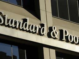 Standard & Poor's bajó la perspectiva de estable a negativa de la nota asignada a México. AP / ARCHIVO