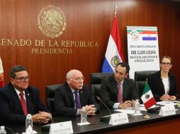 Loizaga (2do de izq a der) reiteró que México y Paraguay son aliados hace 185 años. TWITTER / @senadomexicano