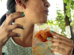 La gastritis es causada por el consumo de alimentos irritantes o calientes, ácidos, picantes o la ingesta de alcohol. EL INFORMADOR / ARCHIVO