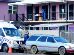 Policías y personal forense recaban evidencias en el lugar donde ocurrió el crimen; de momento niegan que el agresor sea del EI. ESPECIAL /