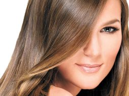 El agua fría te ayuda a que el tallo del cabello se alise para que al secarse tenga una apariencia suave y sedosa. SUN / ARCHIVO