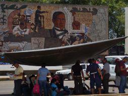 Algunas de las escuelas cerradas se encuentran cerca del bloqueo que mantienen los maestros en el Centro Histórico. SUN /