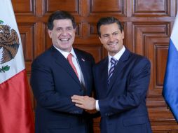Peña Nieto y Cartes Jara atestiguaron la firma de nueve instrumentos y tres más para actualizar su marco jurídico. NTX / PRESIDENCIA