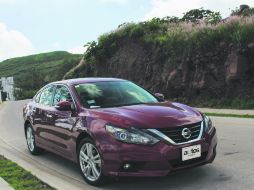 Fresco. A pesar de que se encuentra justo a la mitad de su actual generación, el Altima se mantiene vigente con un rediseño exterior. EL INFORMADOR / M. Castillo