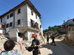 Este domingo continúan las labores de desescombro en los poblados afectados por el sismo. AFP / A. Pizzoli