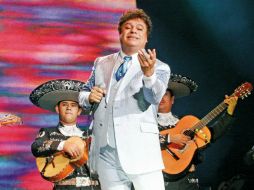 El gobernador de Chihuahua asegura que  los restos de Juan Gabriel serán entregados a su familia el miércoles. SUN / ARCHIVO