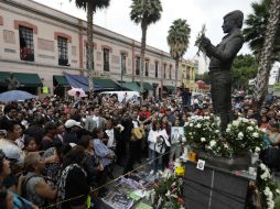 El domingo, tras conocerse el deceso de Juan Gabriel, en la Plaza de Garibaldi los mariachis tocaron en su honor. AP / E. Verdugo