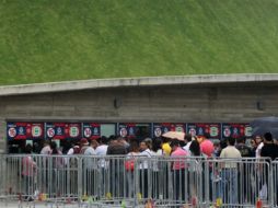 Rechazan oferta. Las taquillas del estadio Chivas registraron filas para el reembolso de dinero. EL INFORMADOR / M. Vargas