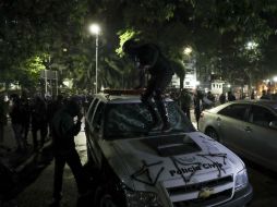Inconformes anoche en Sao Paulo, tras la finalización del juicio de destitución de Dilma Rousseff. EFE / S. Moreira