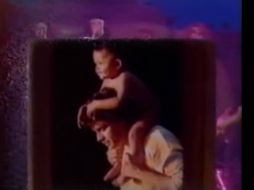 Juan Gabriel dio la noticia en un show en el Premier en 1989. YOUTUBE / Un Tiempo Para Recordar