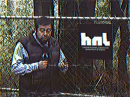 En el video creado para Latinoamérica, se ve al conductor acudir al pueblo en el que se desarrolla la serie. YOUTUBE / Netflix América Latina