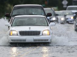 'Hermine' mantiene vientos máximos sostenidos de 110 kilómetros por hora y se mueve en paralelo a la costa este. AP / T. Copeland
