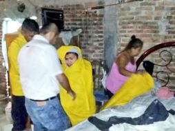 Protección Civil Jalisco realiza las evacuaciones en El Barrito, en coordinación con autoridades de Cihuatlán. ESPECIAL / Protección Civil Jalisco