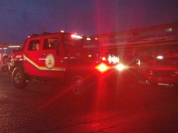 La UEPCyB señala que ya se retiran árboles caídos y pequeños derrumbes en carreteras de la Entidad. TWITTER / @PCJalisco