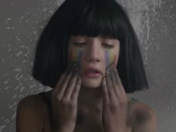 El videoclip es protagonizado de nuevo por la bailarina Maddie Ziegler. YOUTUBE / SiaVEVO