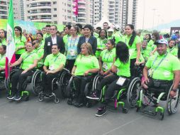 Izamiento de bandera. Atletas de la delegación mexicana asistieron al acto oficial celebrado ayer en la Villa Paralímpica. NTX /