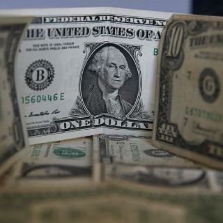 Dólar cierra en 18.70 a la venta