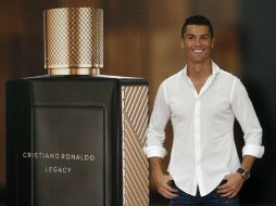 El futbolistas portugués habla ante los medios en un acto celebrado este jueves, durante la presentación de su nuevo perfume. EFE / A. Díaz