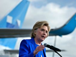 Clinton ofreció una rueda de prensa en Nueva York, antes de viajar para proseguir con su campaña. AFP / B. Smialowski