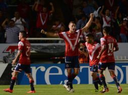 Julio César Furch celebra el gol que le dio el triunfo a Veracruz. EFE / L.Monroy
