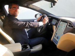 Sergio Alcalde paga 27 pesos por cargar la batería de su auto. Con eso cirucla hasta 380 km, suficientes para llegar a Puerto Vallarta EL INFORMADOR / M. Vargas