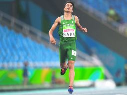 Polémico. Sin subir al podio, Fouad Baka superó la marca del oro olímpico durante su participación en los mil 500 metros. AFP /