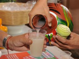 Las pulquerías han tenido que diversificarse: ya hay sabores como ron, snickers, mora azul, maracuyá, mango con chile y tamarindo. NTX / ARCHIVO