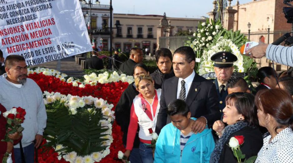 El gobernador de Michoacán acude a la conmemoración en honor de las ocho personas que perdieron la vida ese año. TWITTER / @Silvano_A